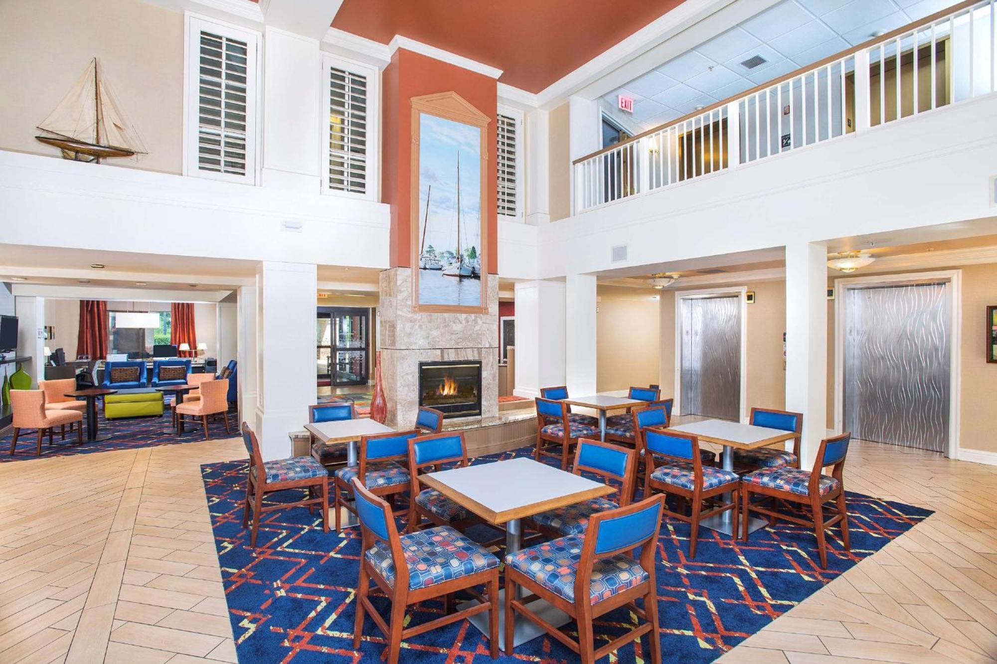 Hampton Inn & Suites Annapolis Exterior photo